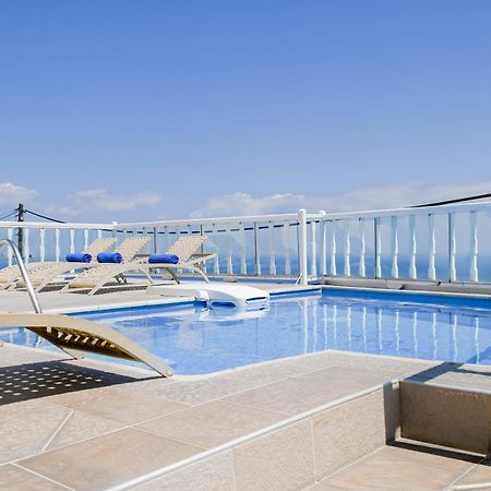Amerisa Suites Fira  Bagian luar foto