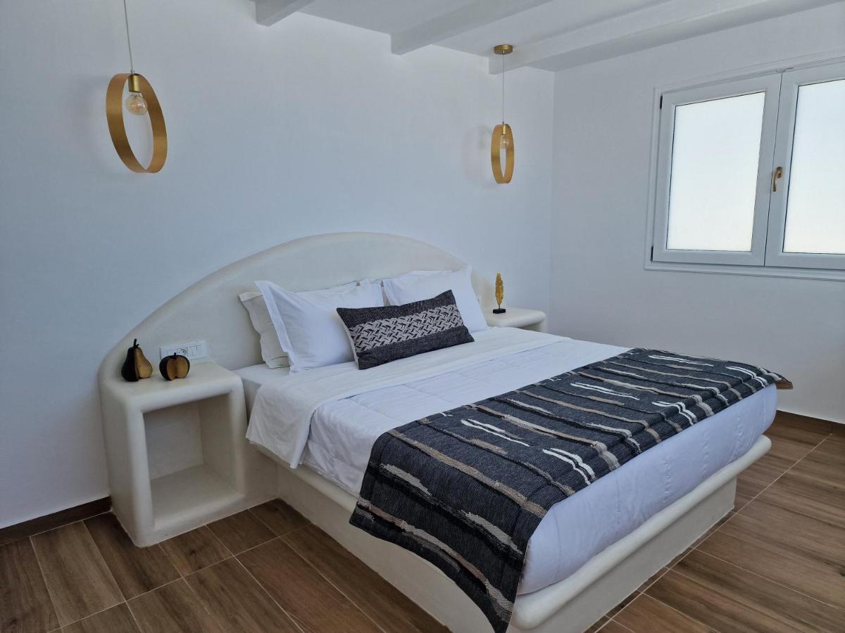 Amerisa Suites Fira  Bagian luar foto