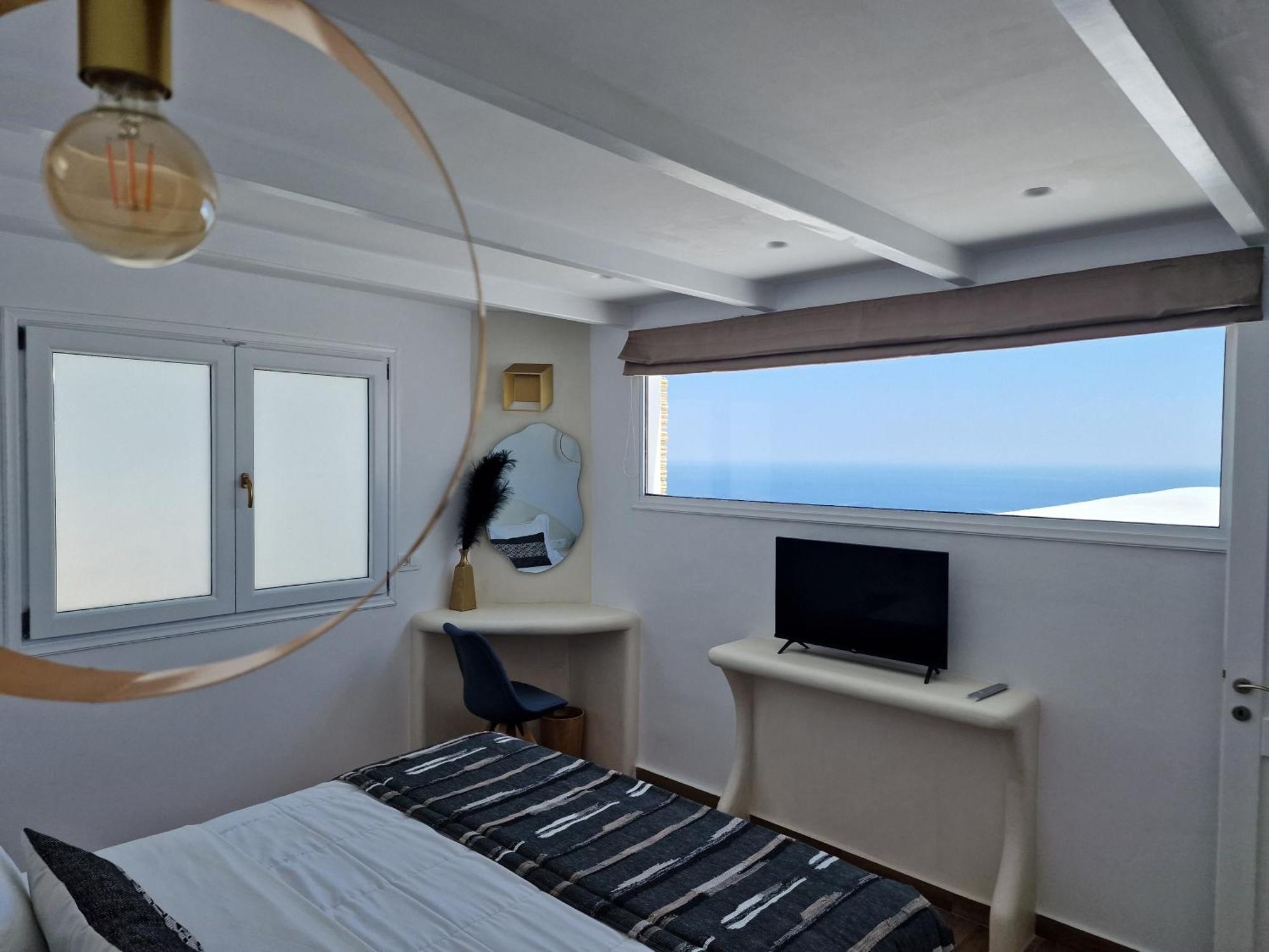 Amerisa Suites Fira  Bagian luar foto